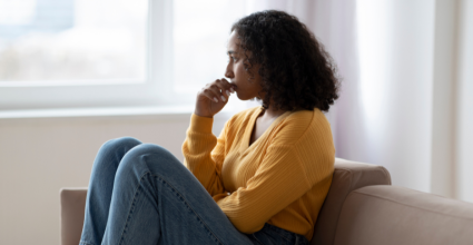 fille noire qui est en dépression