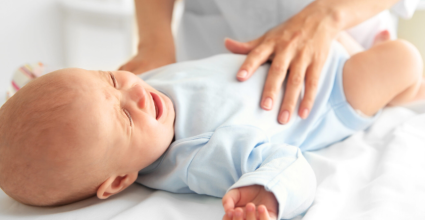 bébé pleure