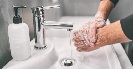 bien se laver les bains essentiel pendant la pandémie de coronavirus