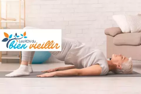 femme senior en train de faire du pilates 