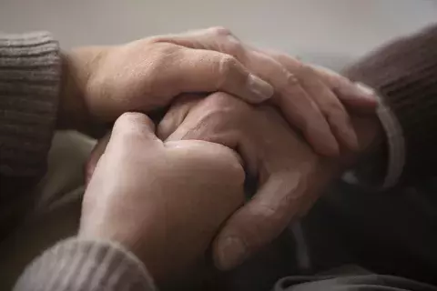 main dans la main