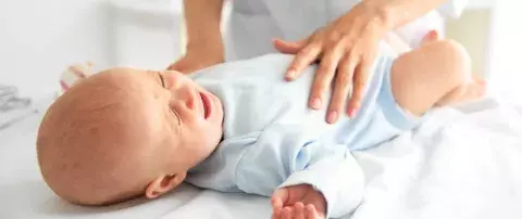bébé pleure